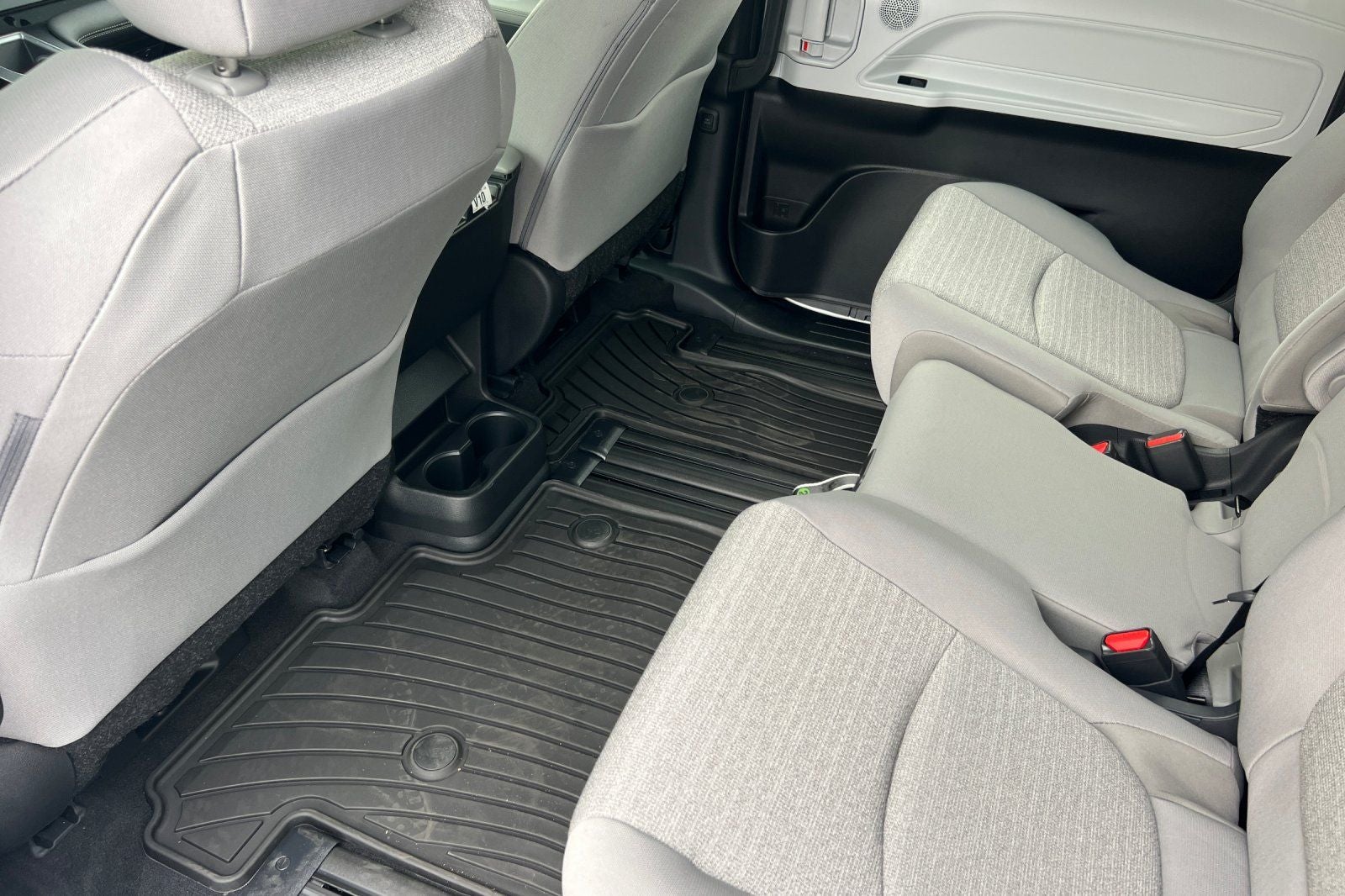 2026 Toyota Sienna LE 8 Passenger