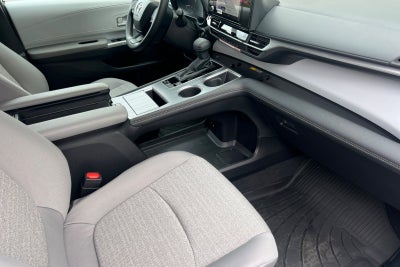 2026 Toyota Sienna LE 8 Passenger