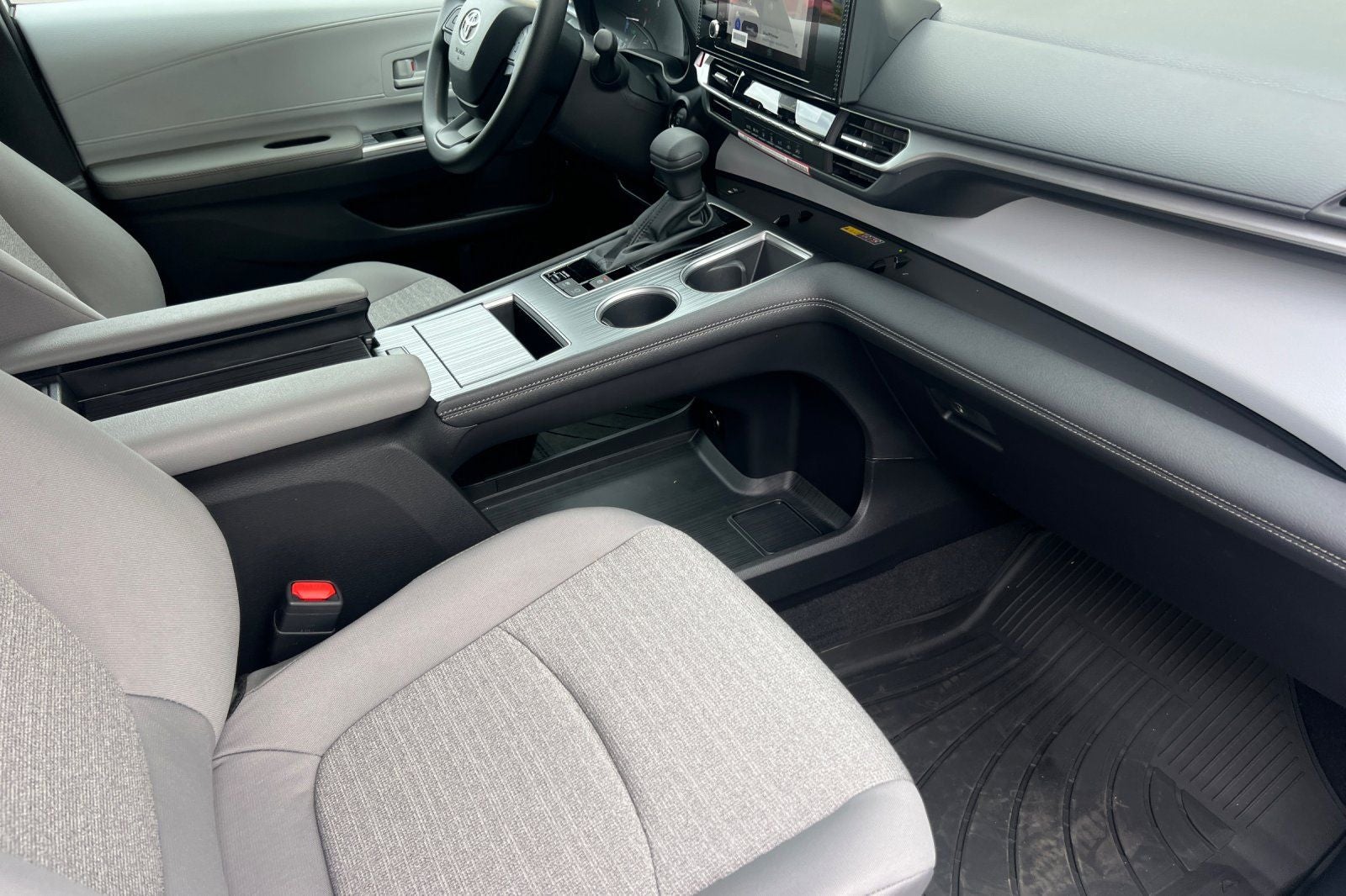 2026 Toyota Sienna LE 8 Passenger