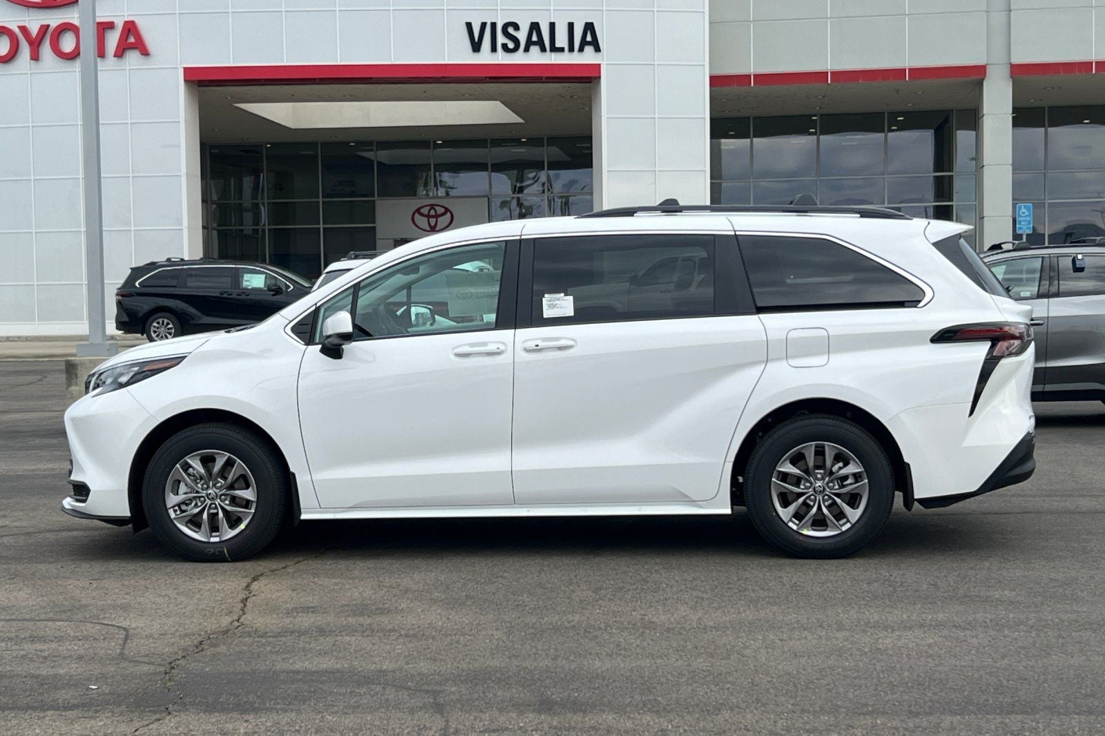 2026 Toyota Sienna LE 8 Passenger