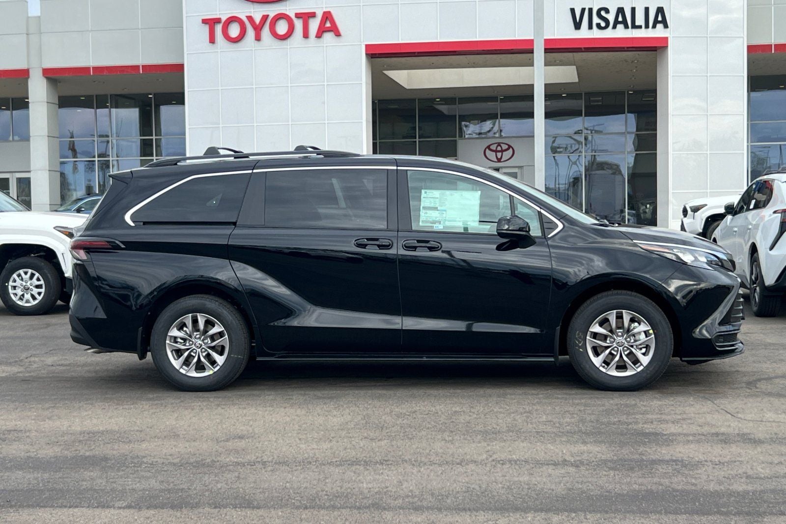 2026 Toyota Sienna LE 8 Passenger