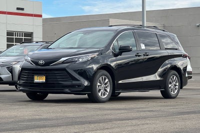 2026 Toyota Sienna LE 8 Passenger