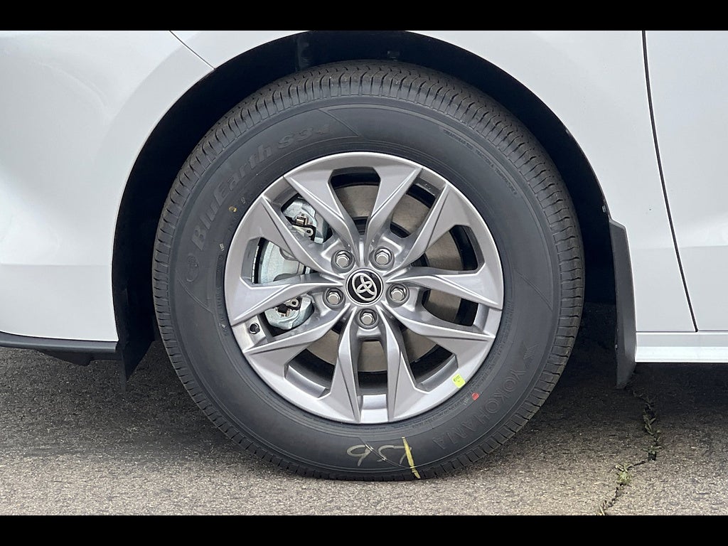 2026 Toyota Sienna LE
