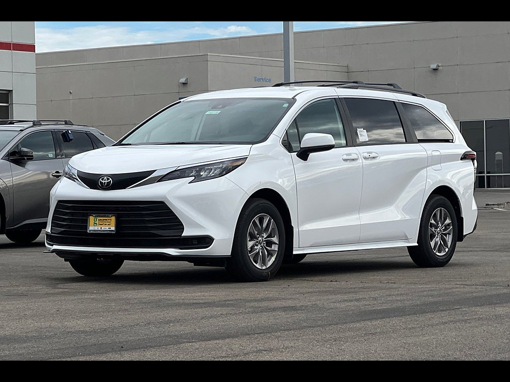 2026 Toyota Sienna LE