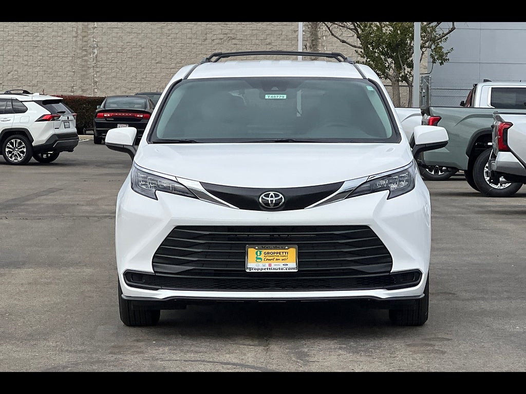2026 Toyota Sienna LE